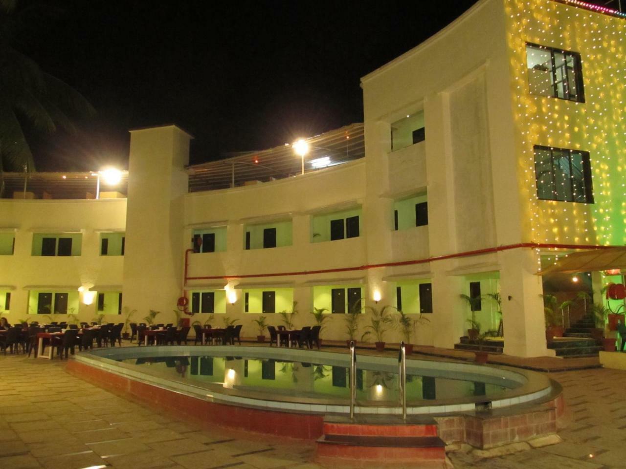 Hotel Sea Rock Villa Daman Exterior foto